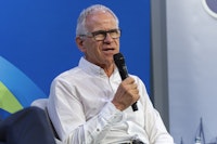 The world's elite and amateur athletes celebrate a triathlon festival, including the World Championship, in the Hanseatic city.
